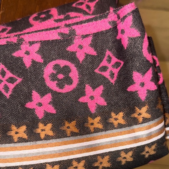 Pink Patterned Shawl - Picture 15 of 15